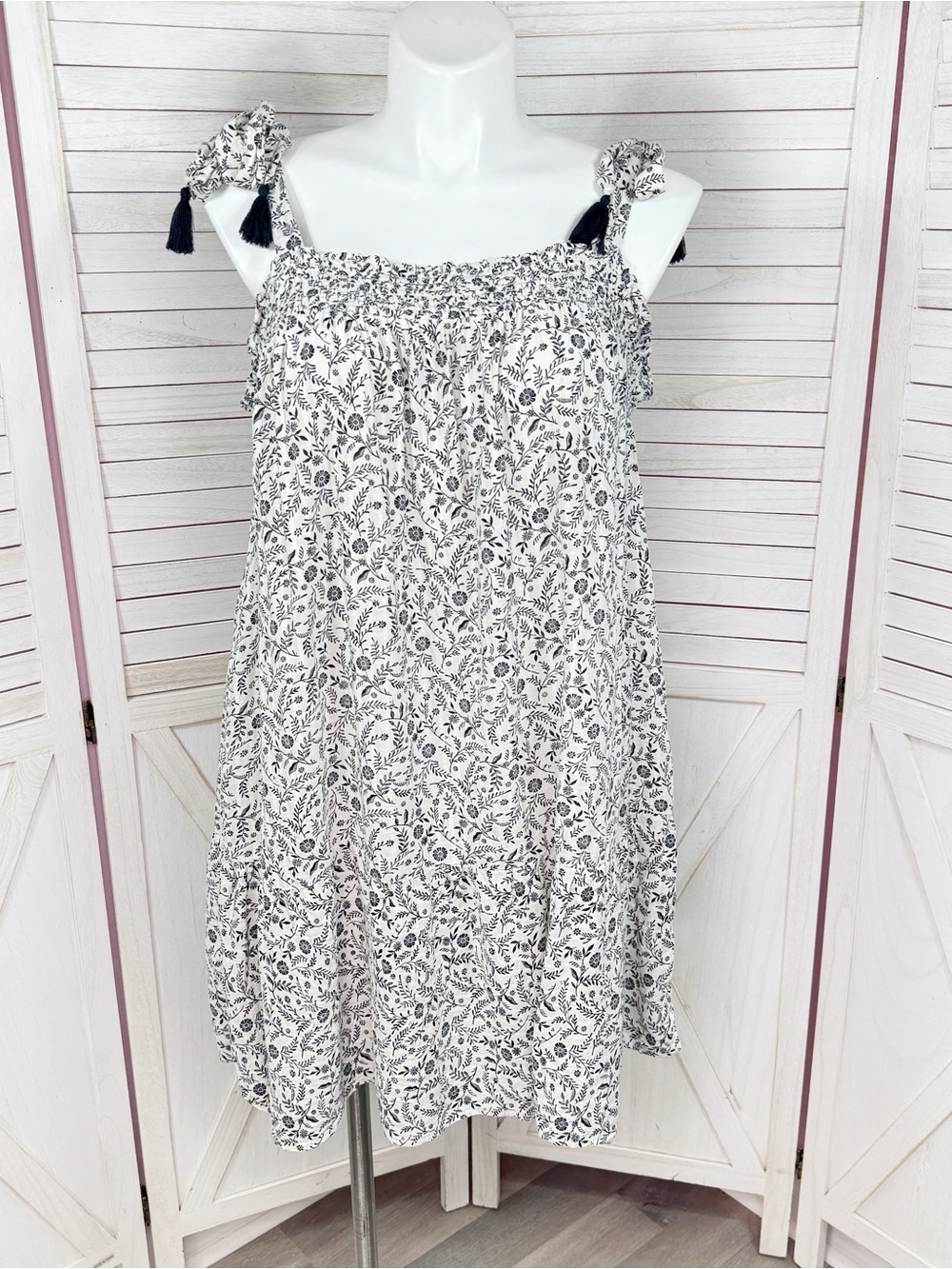 Old Navy Floral Sleeveless Smocked Mini Swing Dress White Black XL Tie Shoulder